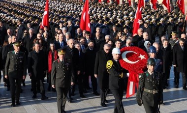 Anıtkabir'de yine o görüntüler: 'Reis' sloganlarıyla bağırıp çağırdılar