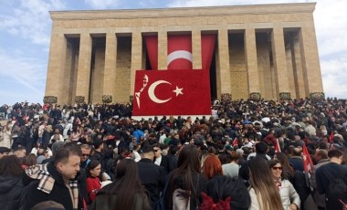 Yurttaşlar Anıtkabir'e akın etti: O'nu kalbimizden silemezler