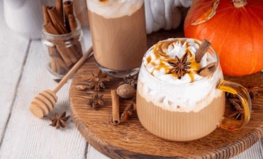 Ev yapımı pumpkin spice latte tarifi... Hazırları aratmayan lezzet!