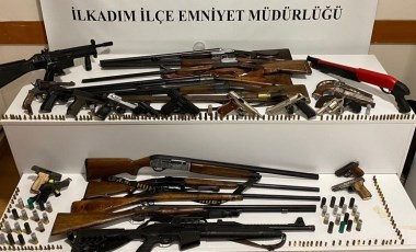 Samsun'da 2 evden çıkanlar şoke etti: 12 ruhsatsız tüfek, 8 kuru sıkı, 159 adet tabanca mermisi, 52 tüfek kartuşu...