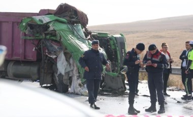 Konya'da tanker ile kamyon çarpıştı: 2 ölü