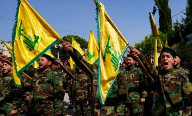 Hizbullah'tan İsrail'in askeri üslerine peş peşe saldırı