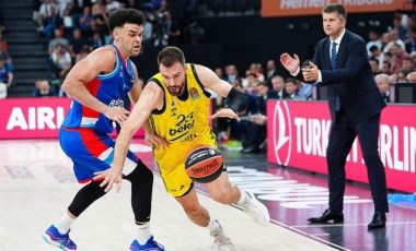 Anadolu Efes bir ilki yaşadı: Dev derbide kazanan Fenerbahçe Beko!