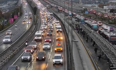 İstanbul'da haftanın ilk iş gününde trafik yoğunluğu yaşanıyor