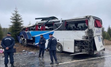 Eskişehir'de feci kaza... Yolcu otobüsü devrildi: 1 ölü, 30 yaralı