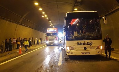 TEM'de iki yolcu otobüsü ve TIR birbirine girdi: 14 yaralı