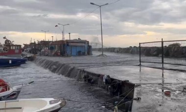 Şiddetli lodos nedeniyle İstanbul’da deniz taştı!