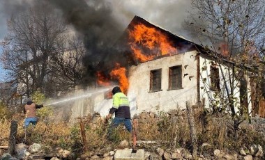 Sivas'ta korkutan yangın: Yaşlı kadın alevlerden kaçamadı!