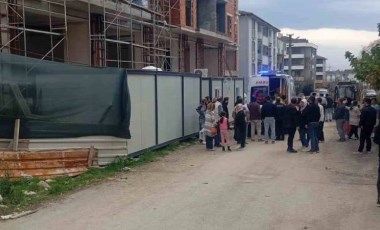 Sakarya'da iş cinayeti! İnşaat iskelesinden düşen işçi ağır yaralandı