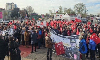 Kadıköy’de emekli subaylardan teğmenlere destek eylemi