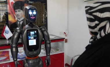 Türkiye'nin ilk insanımsı yapay zekalı robotu