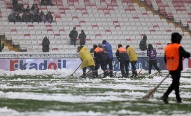 Yoğun kar yağışı nedeniyle... Sivasspor - Kasımpaşa maçı gecikmeli başladı!