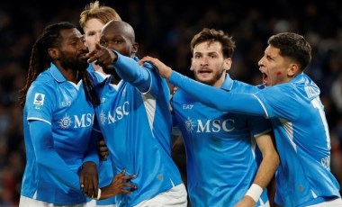 Napoli, Roma'yı Romelu Lukaku ile devirdi!