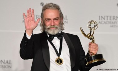 Haluk Bilginer, Emmy Ödülleri'nde bir ilke imza attı