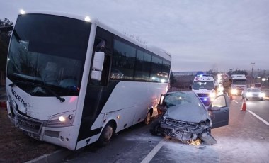 Otomobil, midibüsle çarpıştı: 1 ölü, çok sayıda yaralı!