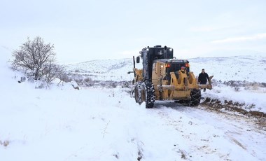 Elazığ'ı 'kar' vurdu: Kapalı 103 köy yolundan 24'ü ulaşıma açıldı