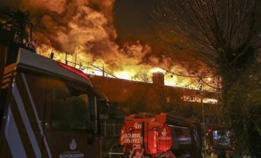 Zeytinburnu’nda tekstil firmasının deposunda çıkan yangın söndürüldü