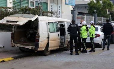 'Yarın kıyamet kopacak' dedi... Minibüsü gasbetti!