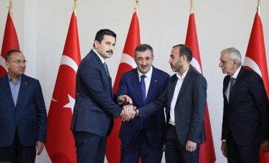 Yerine kayyum atanan Ahmet Türk, 1 hafta önce Cevdet Yılmaz ve üst düzey devlet yetkilileriyle 'barış yemeği'ndeydi