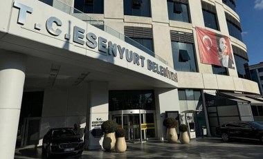 Kayyum Can Aksoy, Esenyurt belediye başkan yardımcılarını görevden aldı