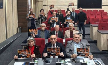 CHP'li meclis üyelerinden AKP'li belediyede kayyuma karşı oturma eylemi