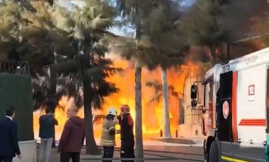 İzmir'de kimya fabrikasında yangın paniği!