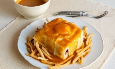 Portekiz mutfağından gelen doyurucu lezzet: Francesinha tarifi