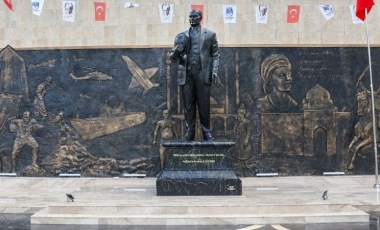 100. Yıl Meydanı’na yapılan Atatürk Heykeli törenle açıldı