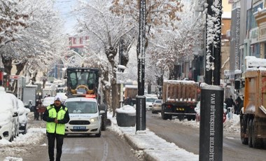 Van'ı 'kar' vurdu: 131 yerleşim yeri ulaşıma kapandı