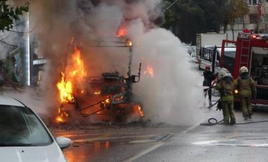 İstanbul'da korku dolu anlar: Seyir halindeyken yandı!