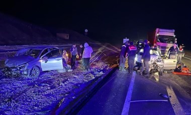 İki otomobil kafa kafaya çarpıştı: 1 ölü, 6 yaralı!