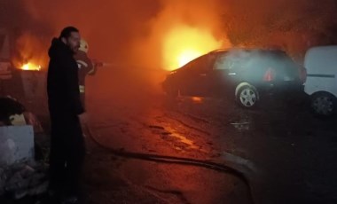 Sanayi sitesine yıldırım düştü: Araçlar kül oldu!