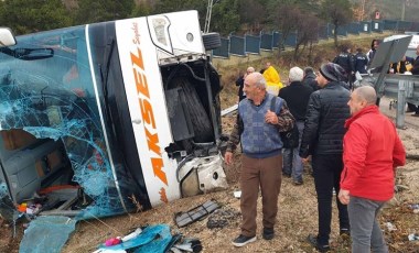 Isparta'da yolcu otobüsü devrildi: Ölü ve yaralılar var!