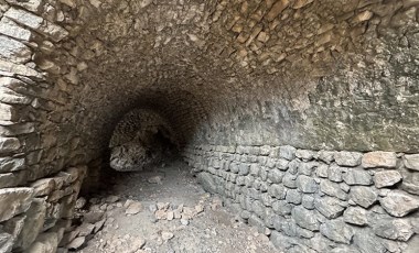 Nemrut Dağı eteklerinde yaklaşık 750 yıllık han ve köprü bulundu