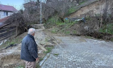 Bartın'da heyelan köy yolunu kapattı!