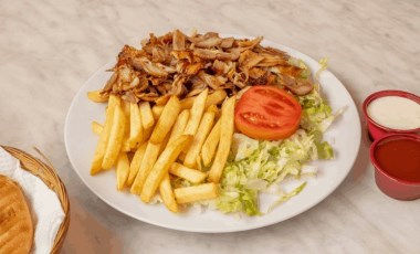 Çok pratik ev yapımı tavuk döner tarifi... İçiniz rahat bir şekilde tüketin!