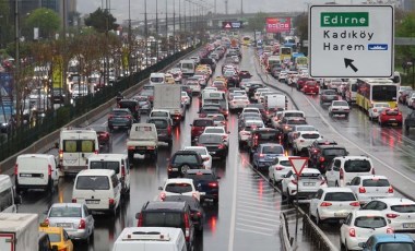 İstanbul'da 'sağanak' etkisi: Haftanın ilk iş gününde trafik durma noktasına geldi! Yoğunluk yüzde 80'e dayandı...