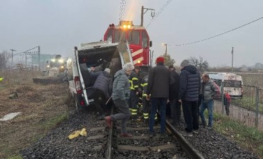 Kırklareli'nde yük treni işçi servisine çarptı: Yaralılar var!