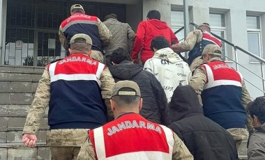 Bitlis'te 21 kaçak göçmen ile organizatör yakalandı