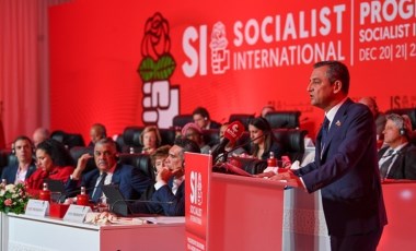 Özgür Özel Sosyalist Enternasyonal'de konuştu: 'CHP güvenle iktidara yürümektedir'