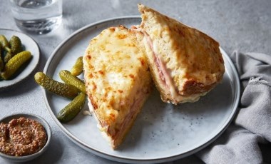 Fransız mutfağından gelen doyurucu lezzet: Croque Monsieur tarifi