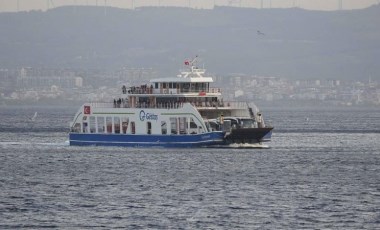 Çanakkale’de feribot seferlerine fırtına engeli