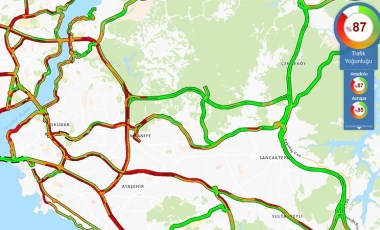 İstanbul trafiği yağmurla felç oldu