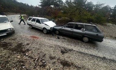 Kastamonu'da iki araç kafa kafaya çarpıştı: Yaralılar var!