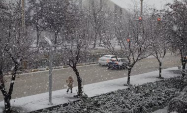 Elazığ'da 'kar yağışı' kaza getirdi: 10 araç zincirleme kazaya karıştı!