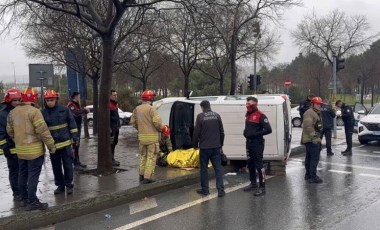 İstanbul'da ticari araçla polis otosu çarpıştı!