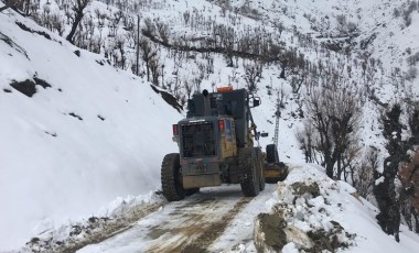 Diyarbakır'da kar nedeniyle kapanan mahalle yolları açıldı