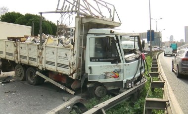 İstanbul'da trafiği kilitleyen kaza! Esenyurt'ta 6 araç birbirine girdi: 4'ü çocuk 8 yaralı