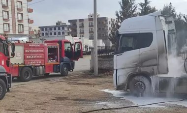 Park halindeki TIR'da korkutan yangın: Kül oluyordu!