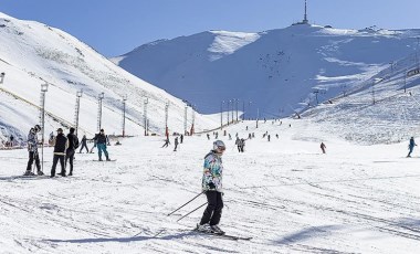 Erzurum Valiliği'nden 'alkollü içki' kısıtlaması: 'Alkollü olarak kayak yapanların kartları iptal edilecek'